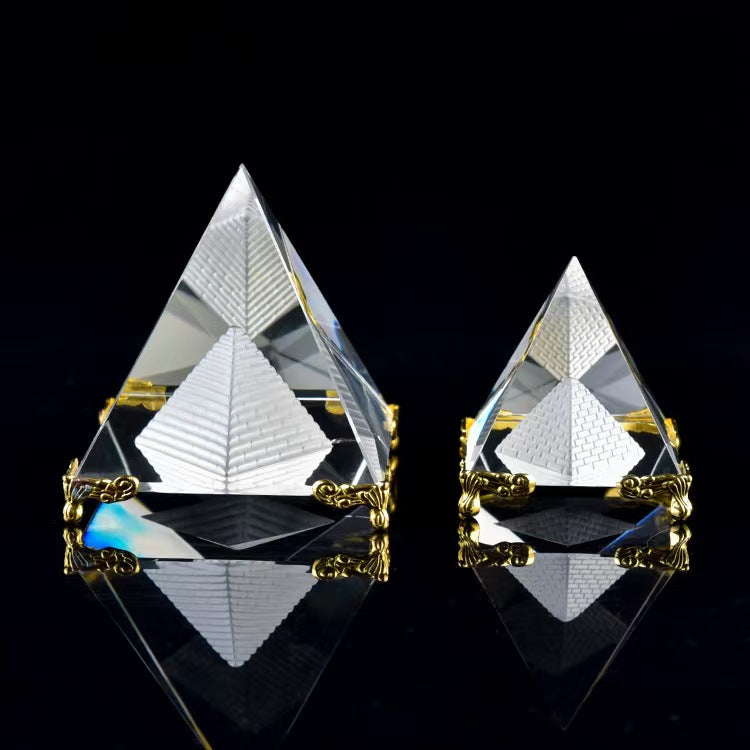 Ägyptische Kristallpyramide pharao Pyramide